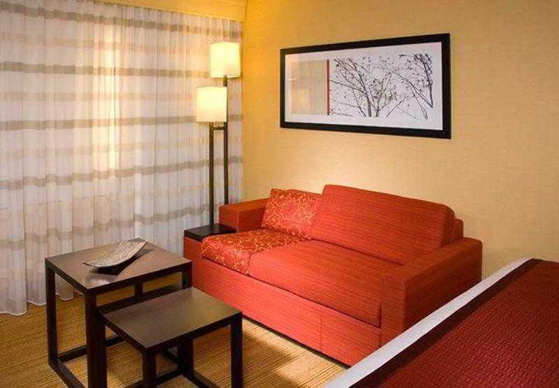 Готель Courtyard By Marriott Лансинг Номер фото