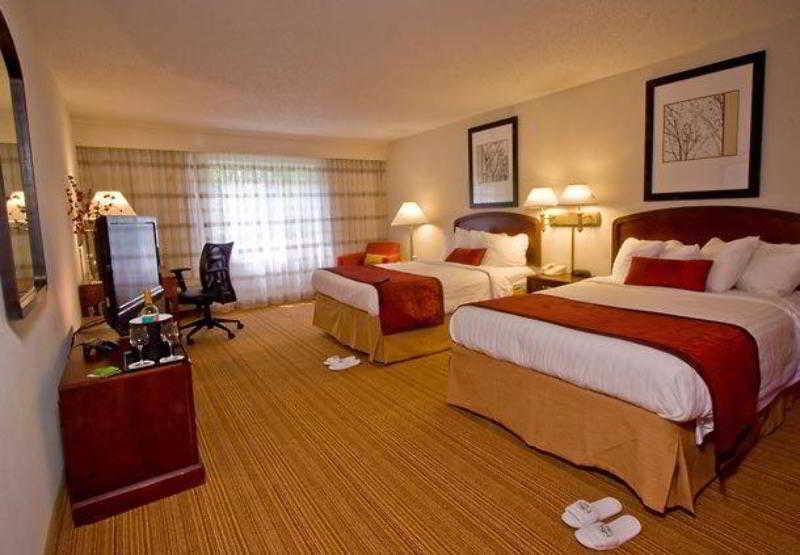 Готель Courtyard By Marriott Лансинг Номер фото